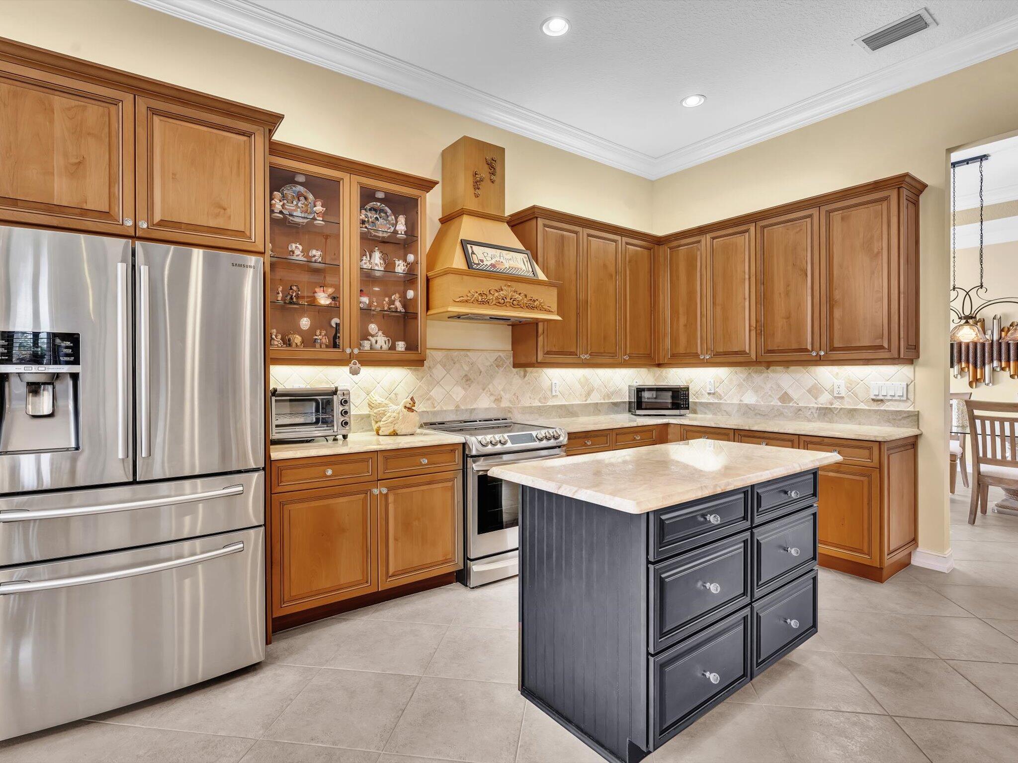 VALENCIA POINTE - Residential