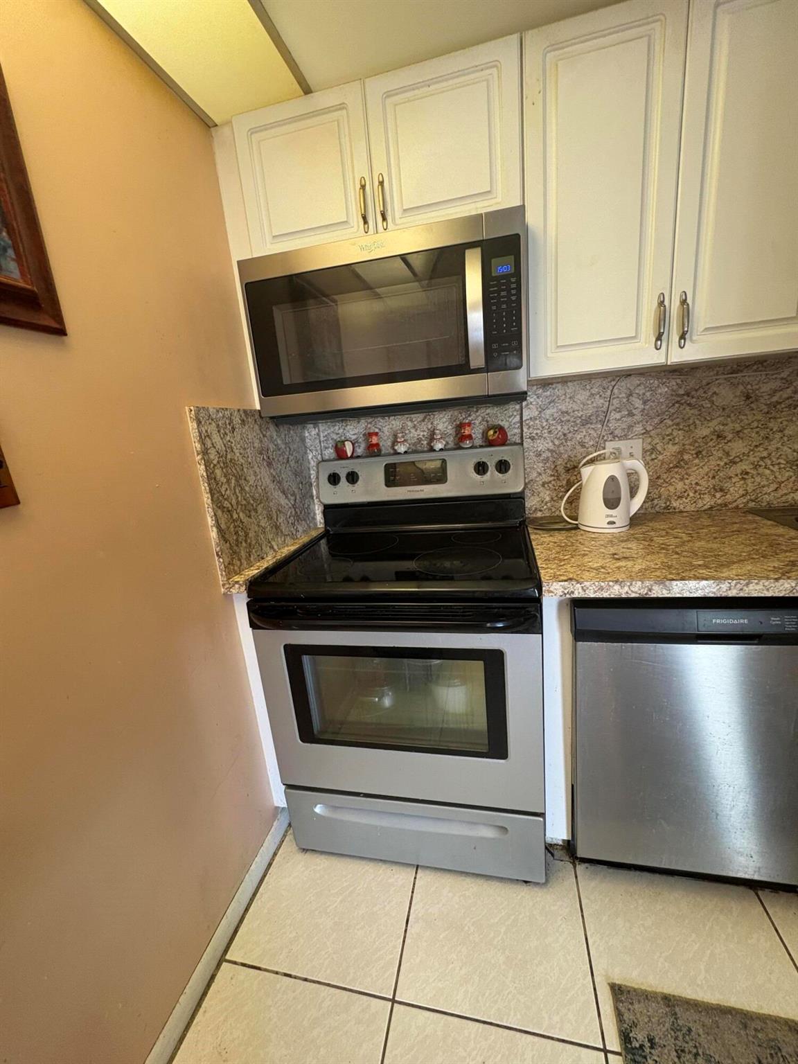 CENTURY VILLAGE / GREENBR - Residential Lease