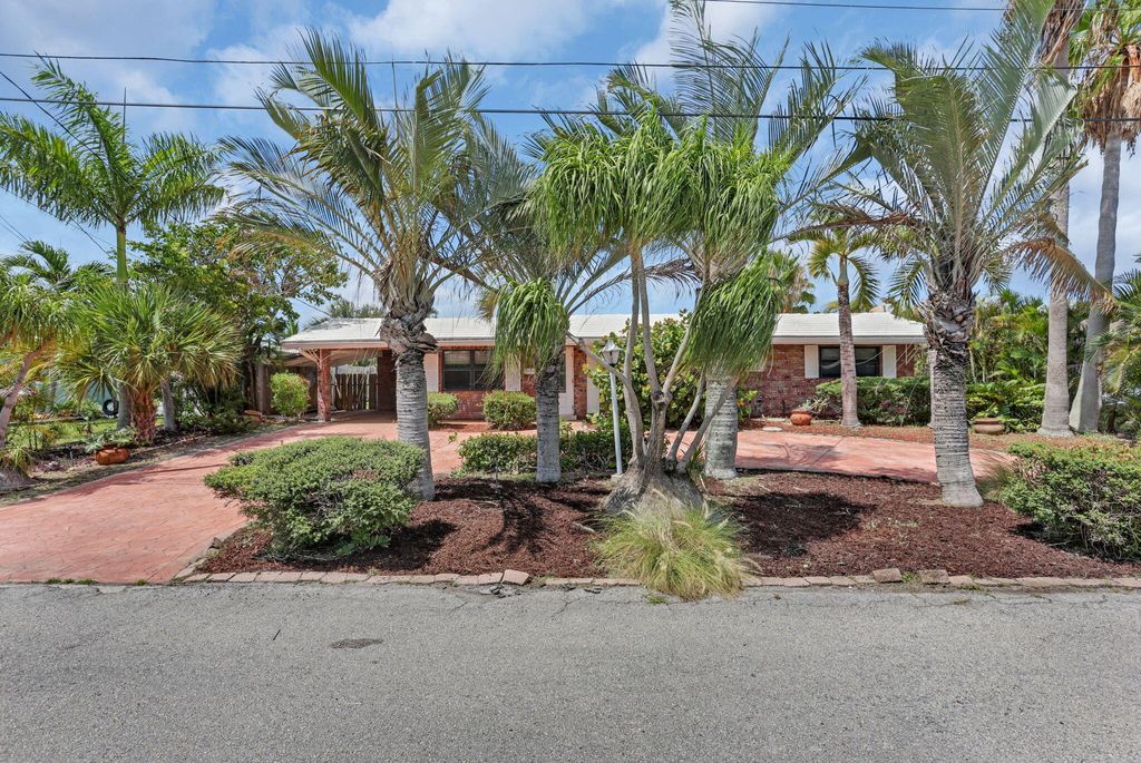 Photo of 1701 NE 63rd Court, Fort Lauderdale, FL 33334 (MLS # B26026155)