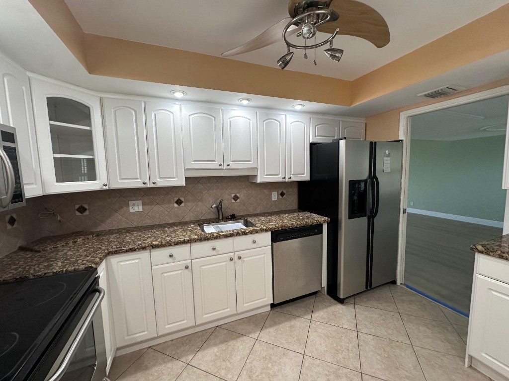 3850 Oaks Clubhouse Drive 403