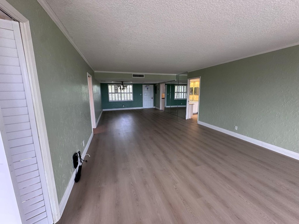 3850 Oaks Clubhouse Drive 403