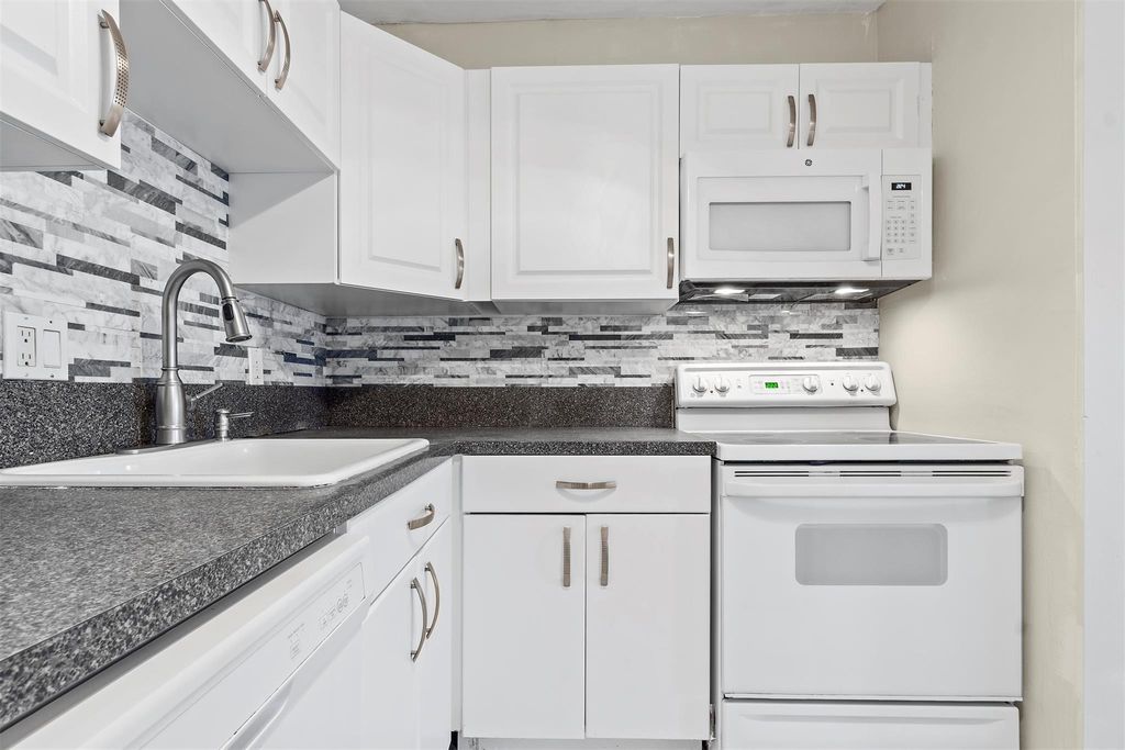 Photo of 751 Pine Dr #204, Pompano Beach, FL 33060 (MLS # F10523370)