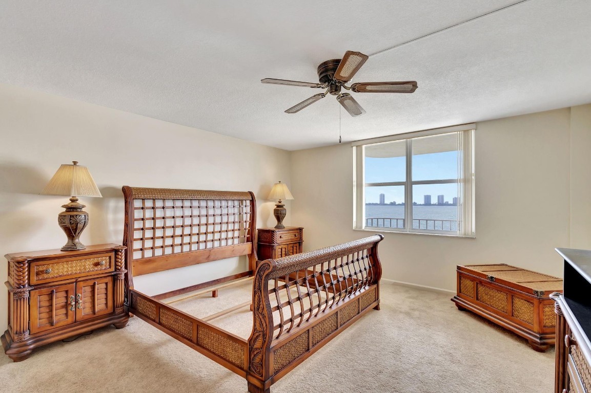 Lake Harbour Towers East - Residential