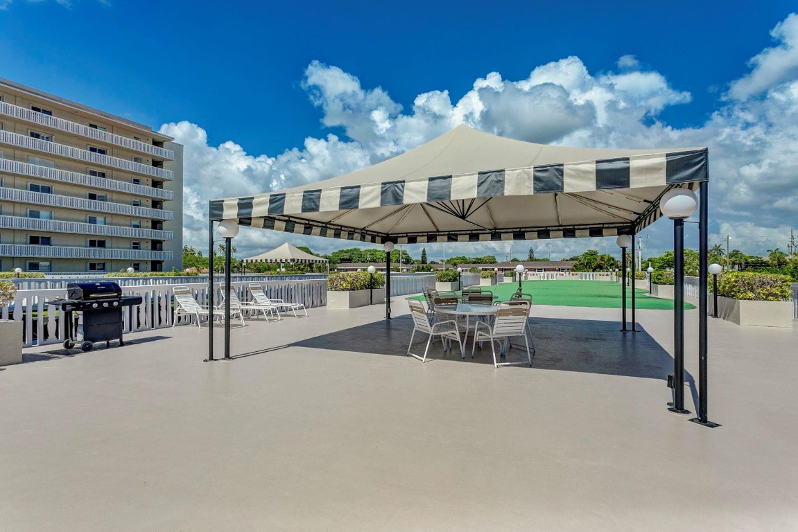 Lake Harbour Towers East - Residential