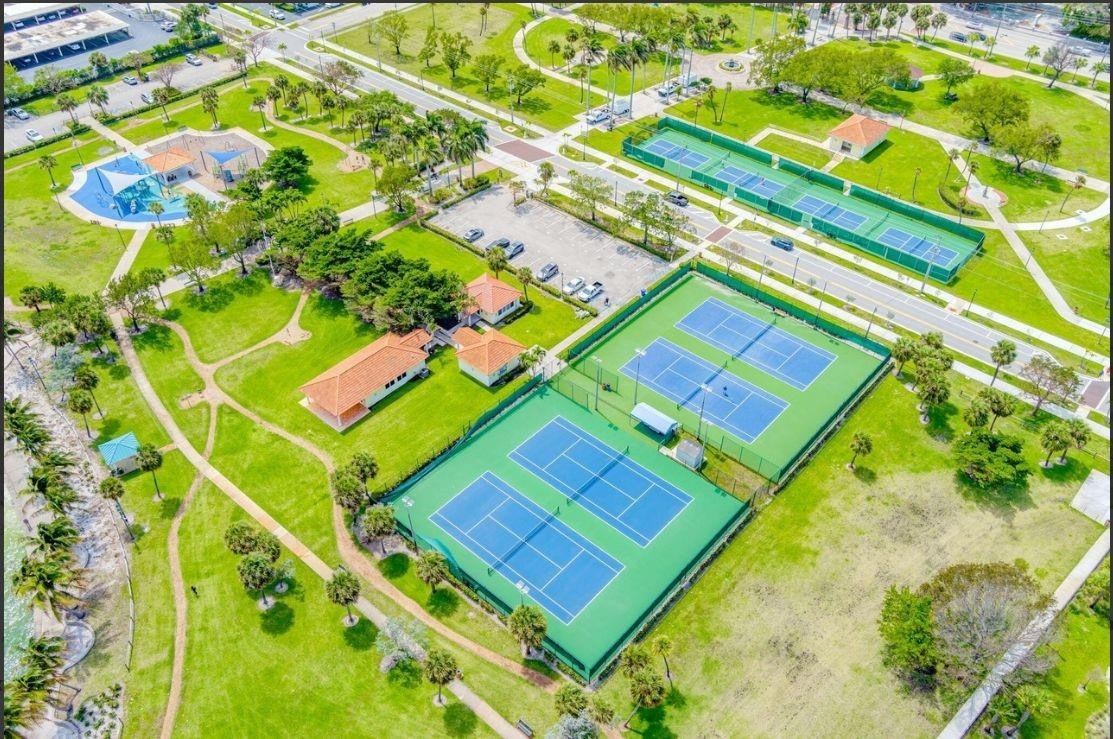 Lake Harbour Towers East - Residential