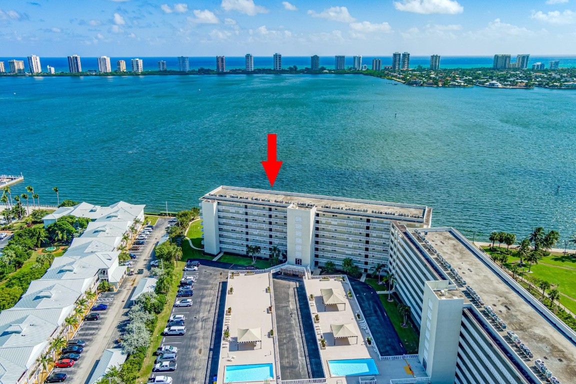 Lake Harbour Towers East - Residential