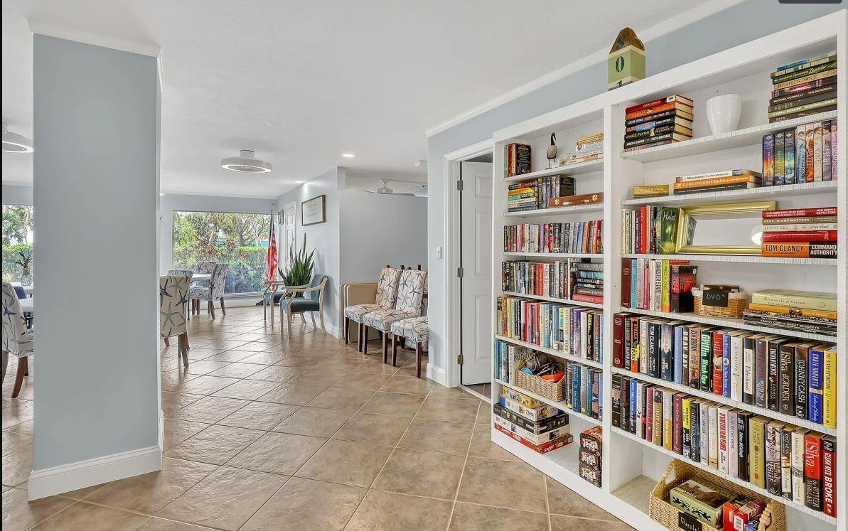 Lake Harbour Towers East - Residential