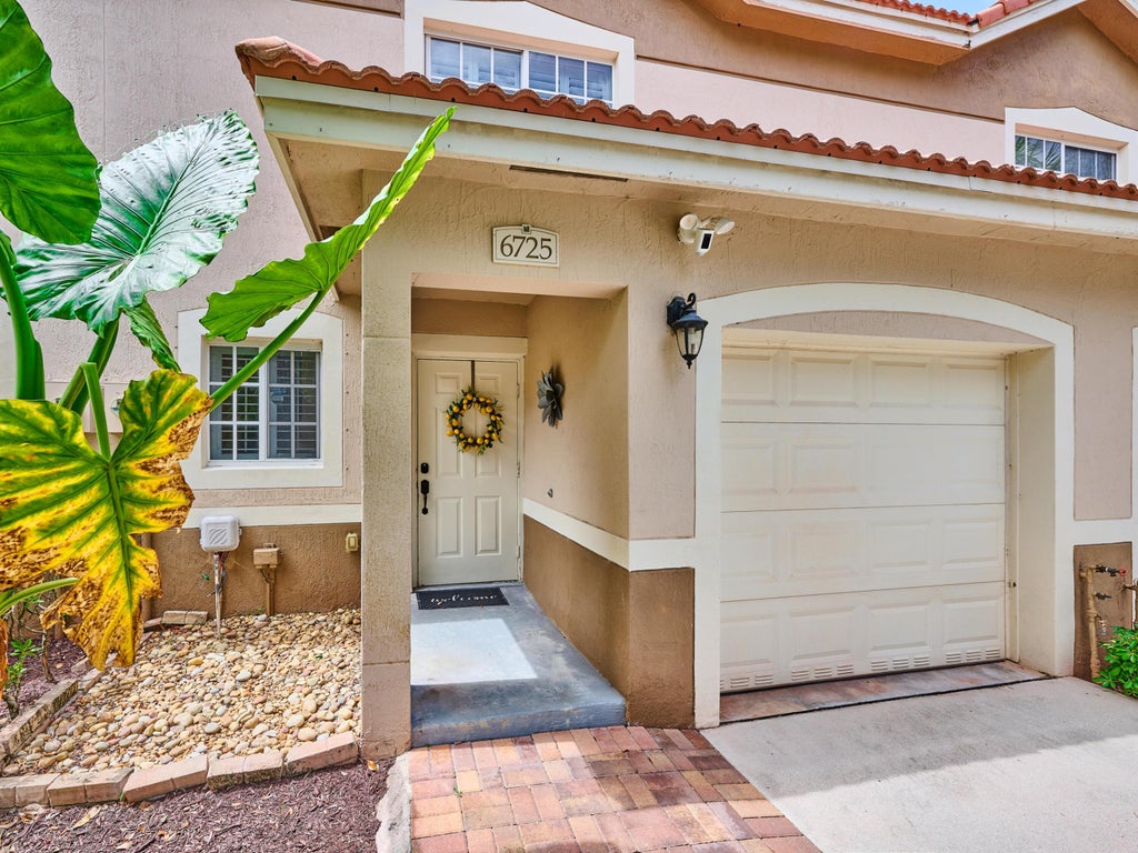 Photo of 6725 Old Farm Trail, Boynton Beach, FL 33437 (MLS # B26034064)