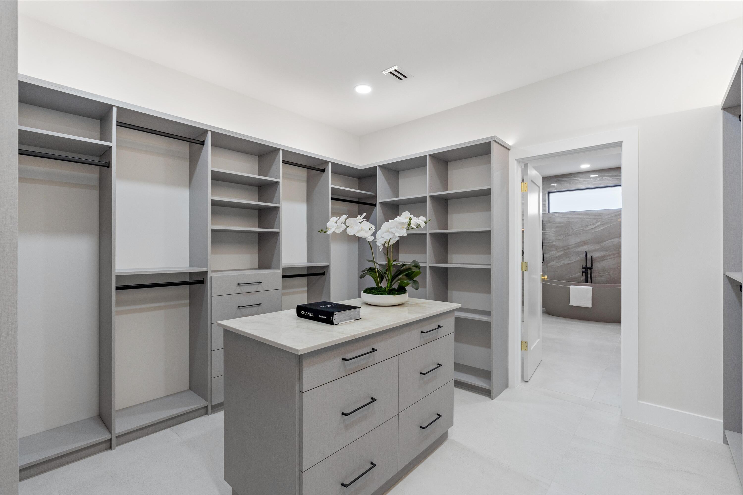 VENETIAN ISLES 1ST SEC - Residential