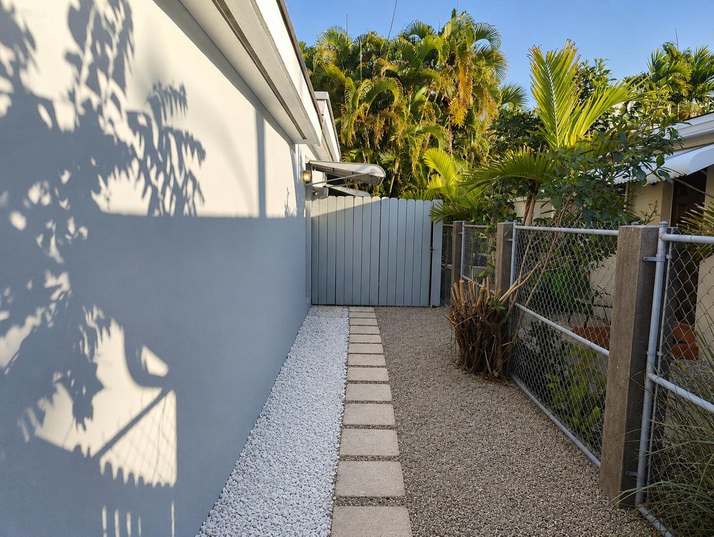 Photo of 1212 NE 11th Street #4, Fort Lauderdale, FL 33304 (MLS # B26040305)