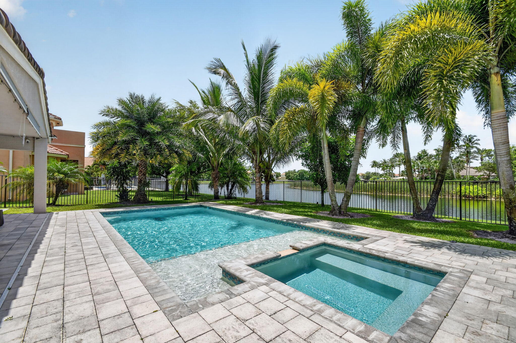 8890 Cobblestone Point Circle