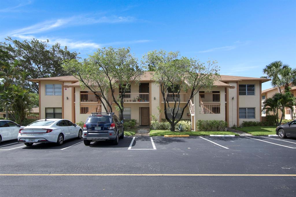 Photo of 5765 Spindle Palm Court Ct #E, Delray Beach, FL 33484 (MLS # R10817665)