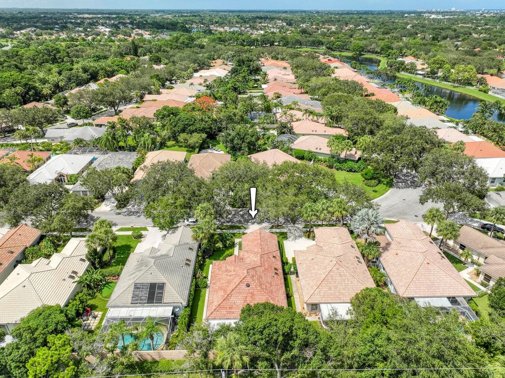 Photo of 158 Hampton Circle, Jupiter, FL 33458 (MLS # R10910741)