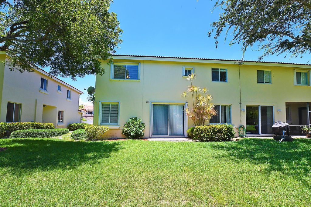 Photo of 3021 N Evergreen Circle, Boynton Beach, FL 33426 (MLS # R11091053)