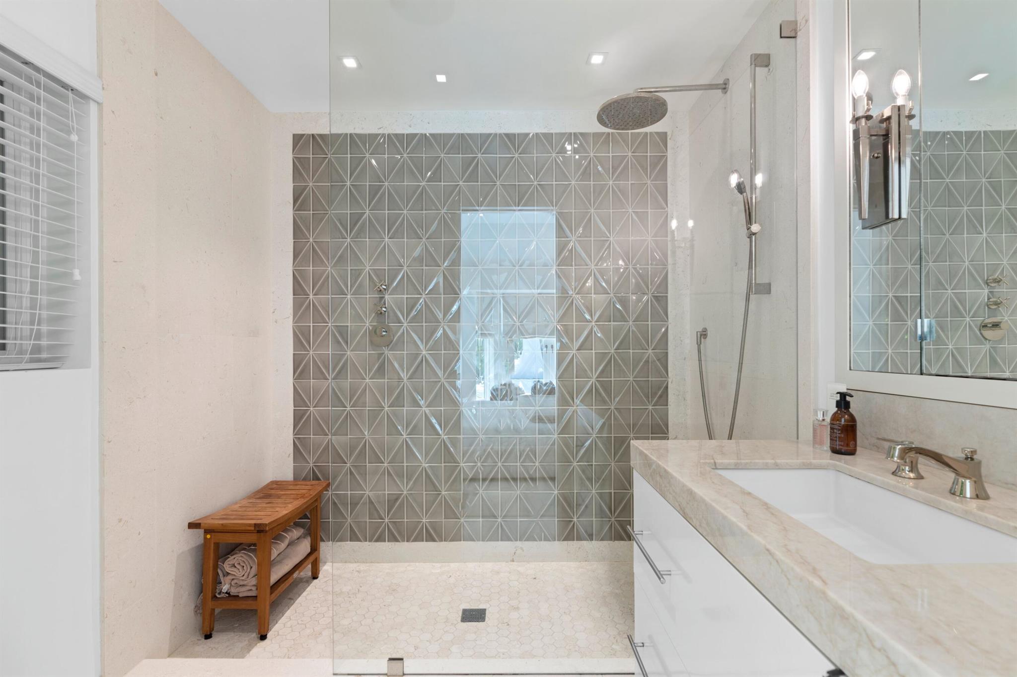 ROYAL PARK - Residential Lease