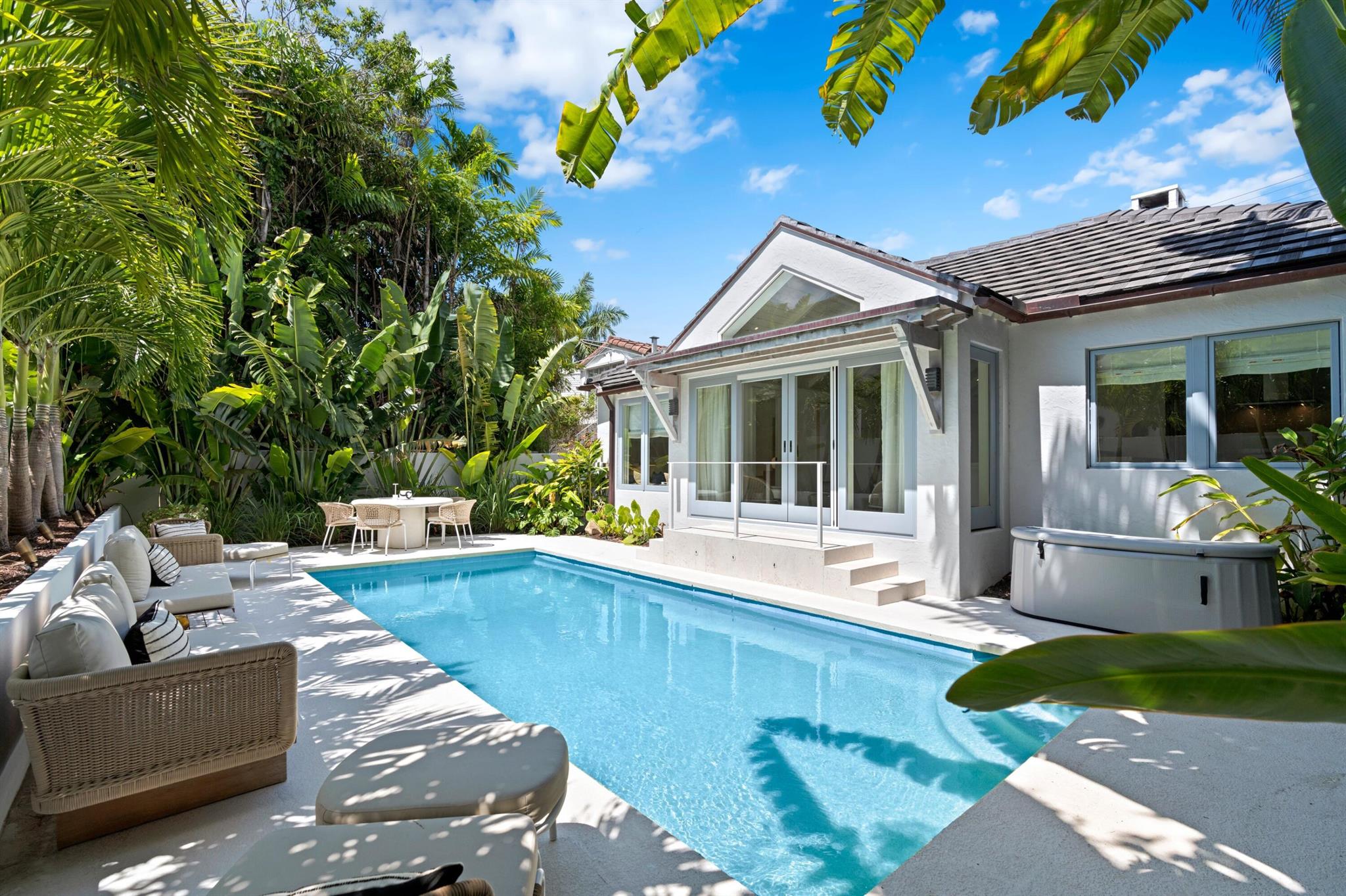 ROYAL PARK - Residential Lease