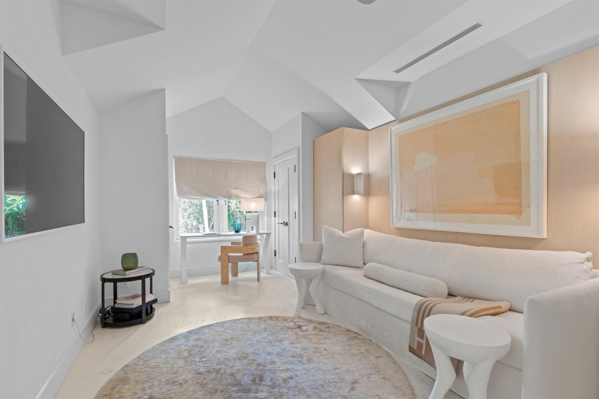 ROYAL PARK - Residential Lease