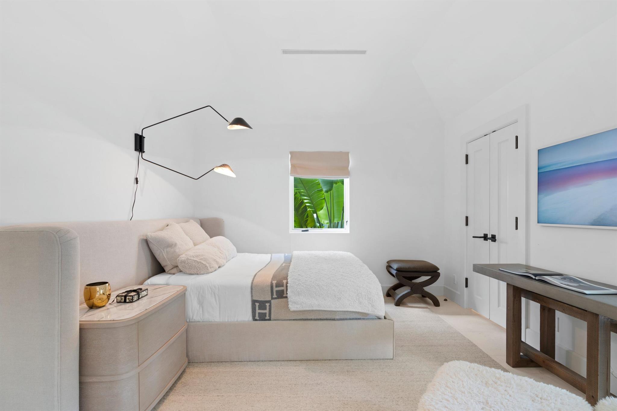 ROYAL PARK - Residential Lease