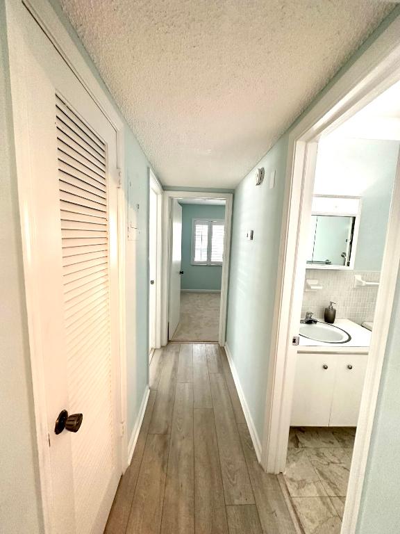 IMPERIAL POINT GARDENS CONDO - Residential Lease