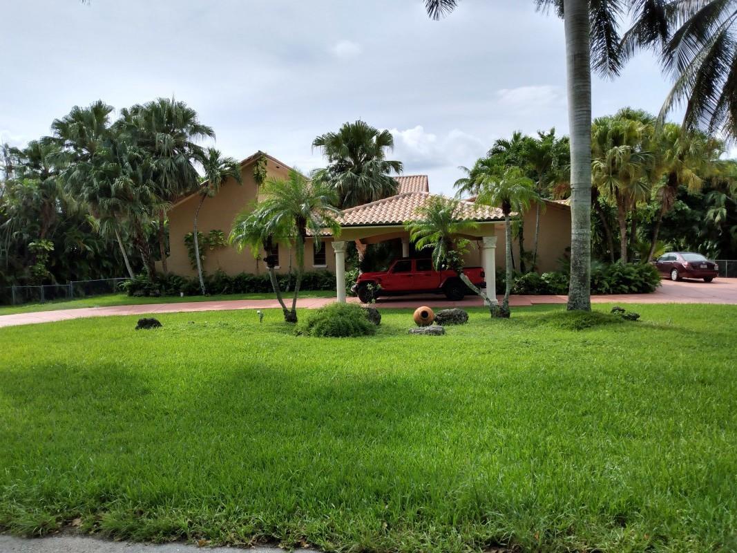 Spacious four bedrooms four bath home in over one acre of land located in Hialeah Gardens Estates. All rooms in this house are spacious for living and entertainment. The double doors entrance leads to a beautiful great room with cathedral ceiling. The master bedroom and bathroom are located on the second floor where you can also find a balcony with a view of the expansive yard. The outside has a pool and jacuzzi, a horse stable and lots of mature fruit trees. Close to main highways, shops n great schools