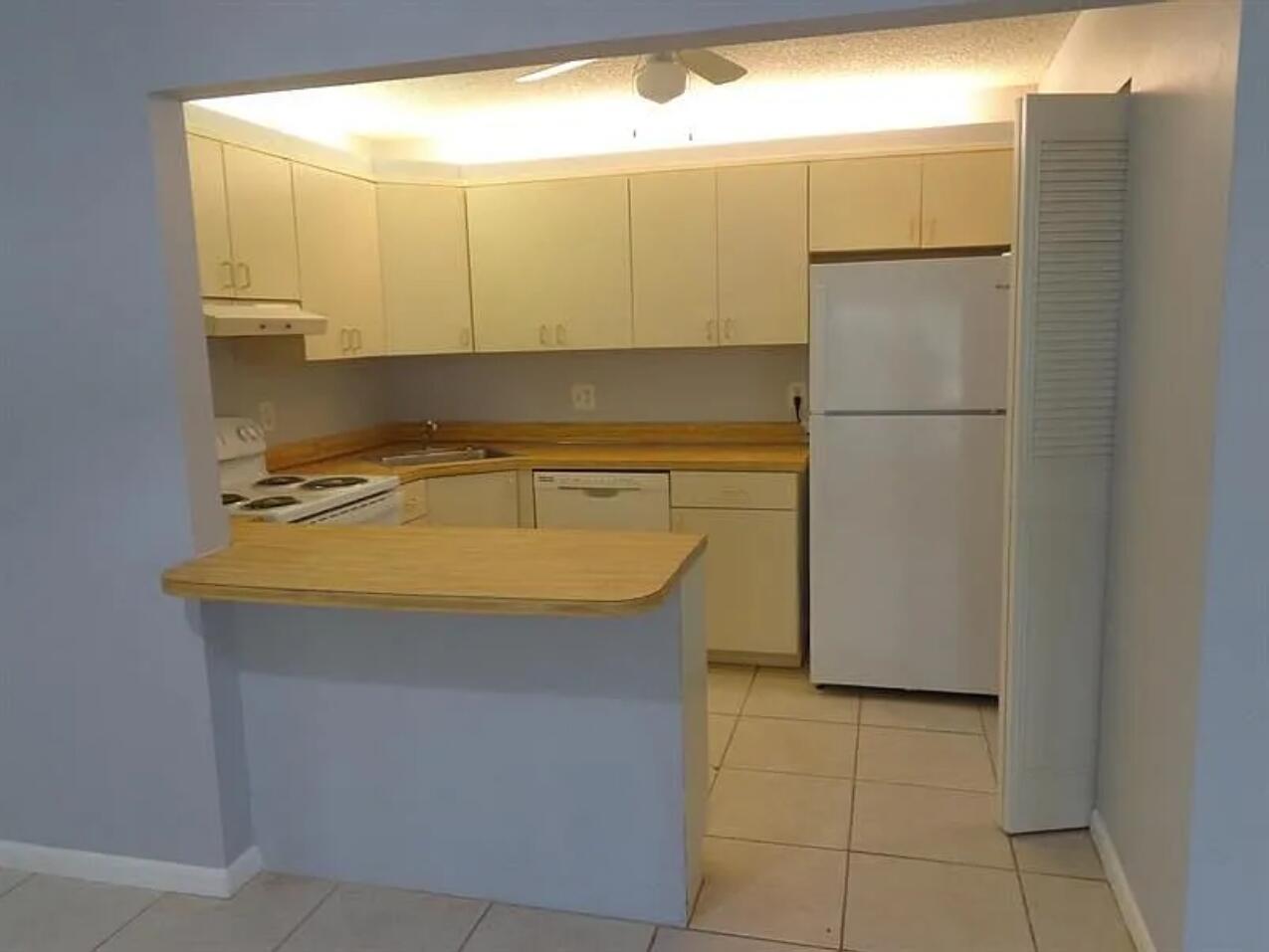 Enjoy the peaceful and quiet environment of this 55+ community. Well kept 1st floor unit has 2 bedrooms, 1 full bathroom, inside laundry, Tile flooring throughout. Spacious kitchen with plenty of cabinets. Great amenities!