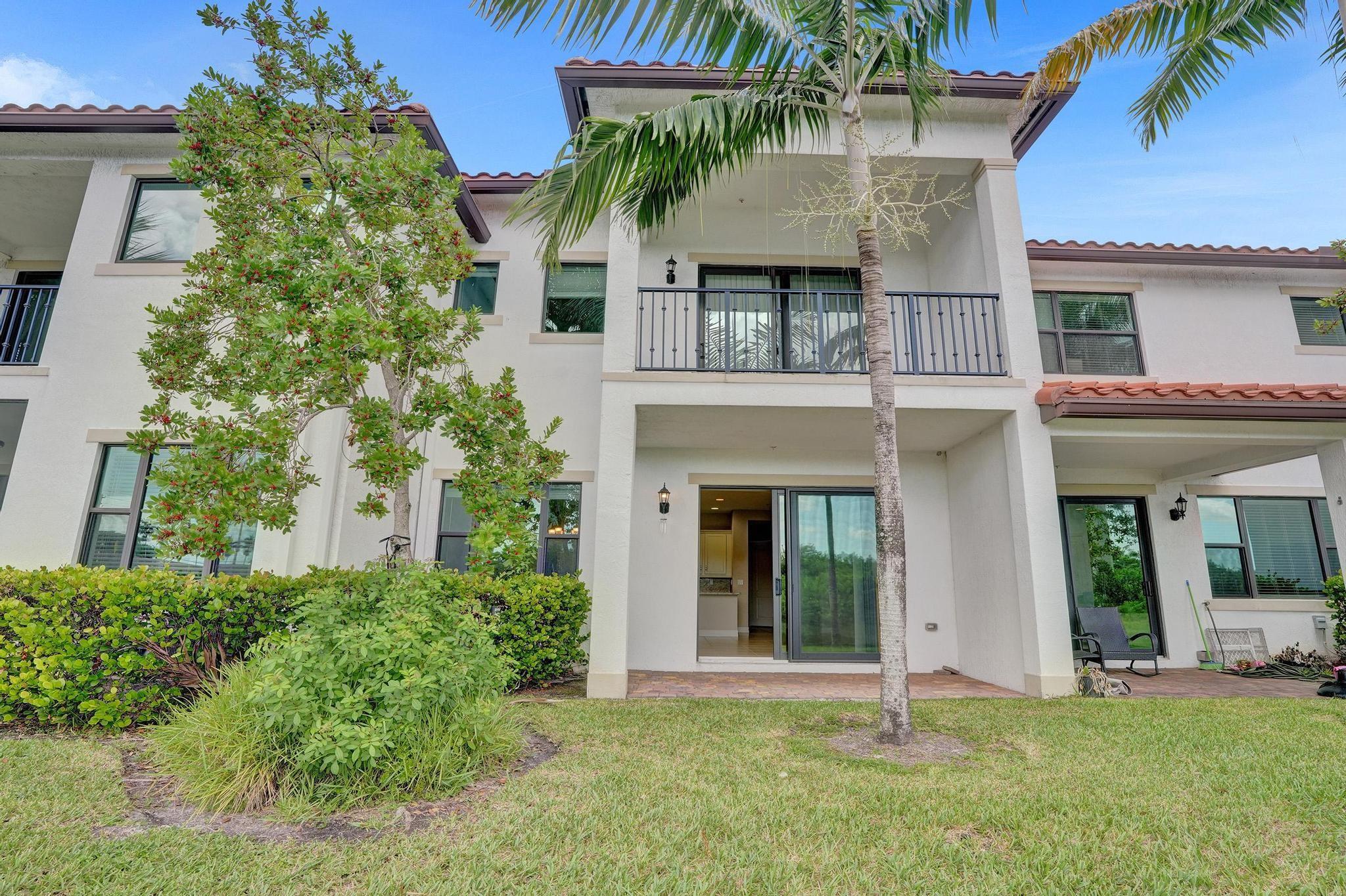 This 3-bed, 2.5-bath, 2-car garage Raintree townhome delivers what buyers want: space, style, & a serene lakefront setting.
Inside, appreciate great-sized rooms & layout that make the home feel bright & welcoming. The kitchen is a standout, with granite countertops, stainless steel appliances, & plenty of room to cook, host, or gather around the island. Upstairs, the primary suite has a retreat bathroom with tub & separate shower. 2 additional bedrooms offer space for family, guests, or a office.
Outside, a private area with water views; A peaceful setting for morning coffee or evening relaxation—without backyard neighbors.
Life at Raintree also comes with a resort-style clubhouse, pool, fitness center, & sun deck in a prime location close to highways, shopping, dining, & services.