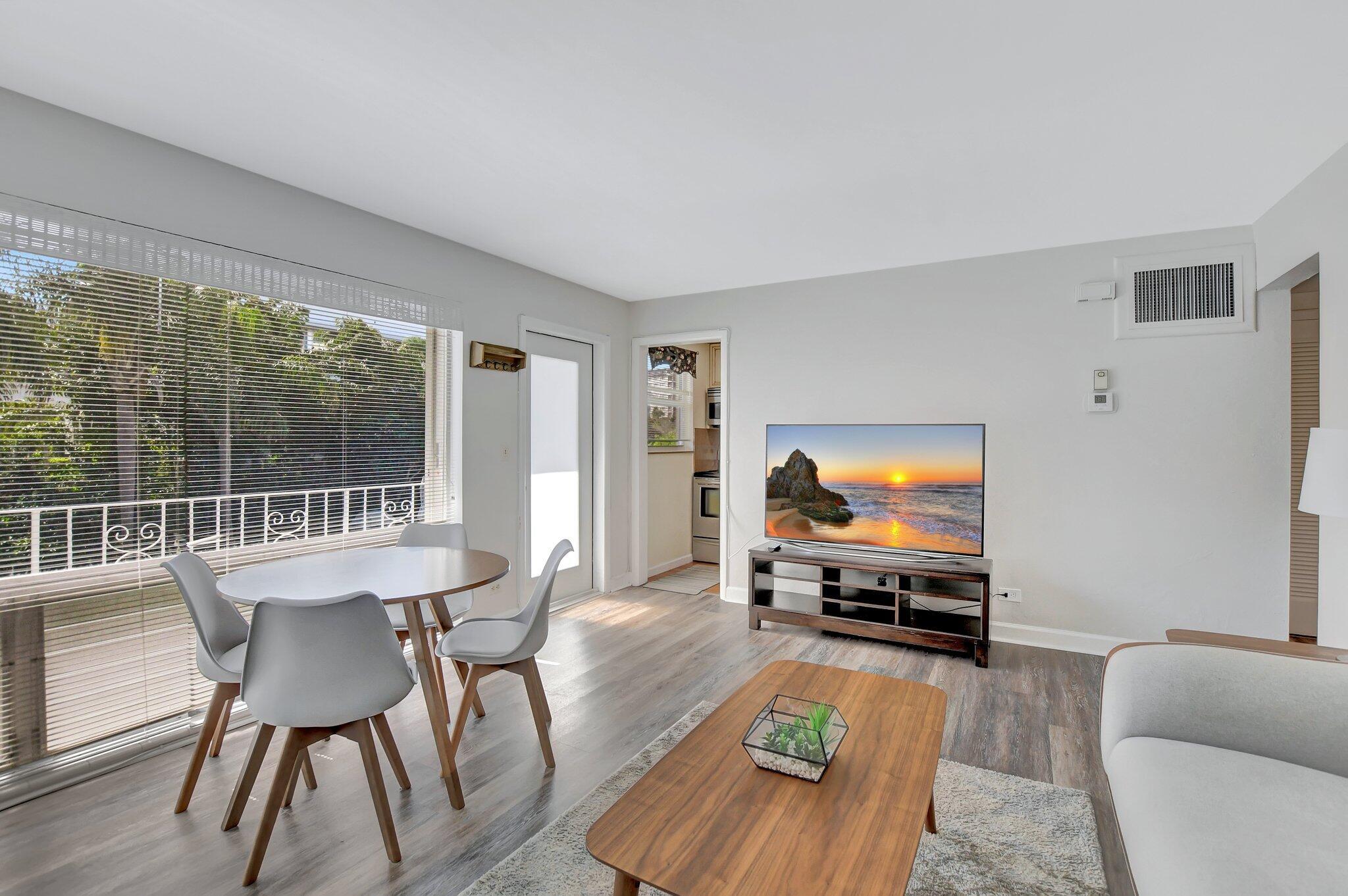 BALMORAL CONDO - Residential Lease