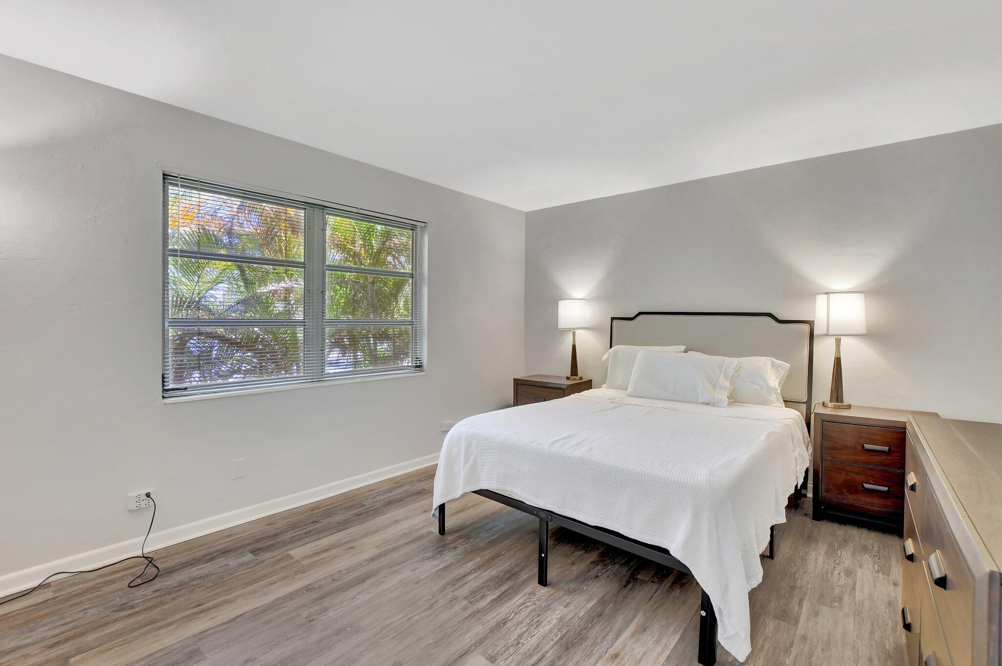 BALMORAL CONDO - Residential Lease