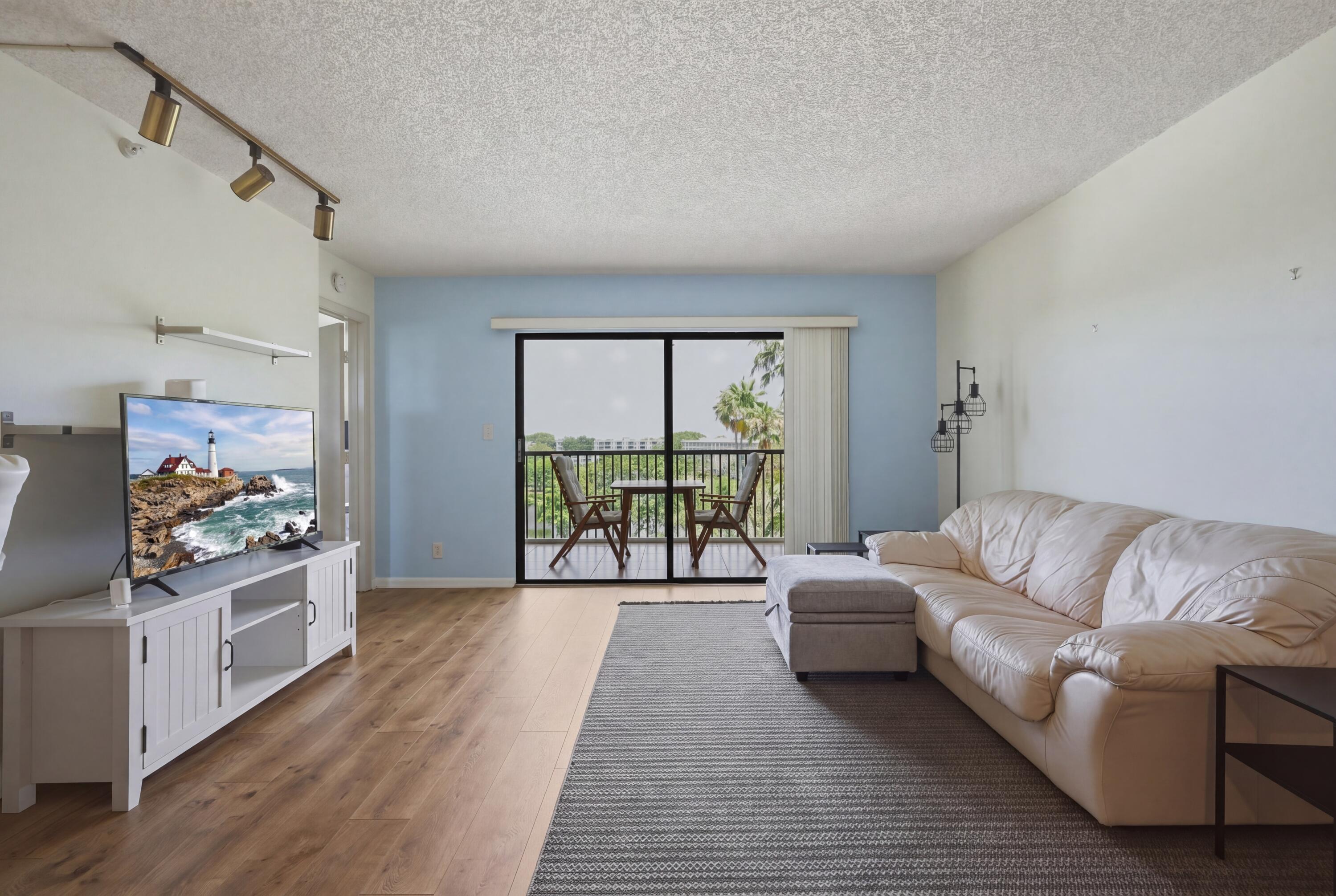 CYPRESS BEND CONDOMINIUM III - Residential