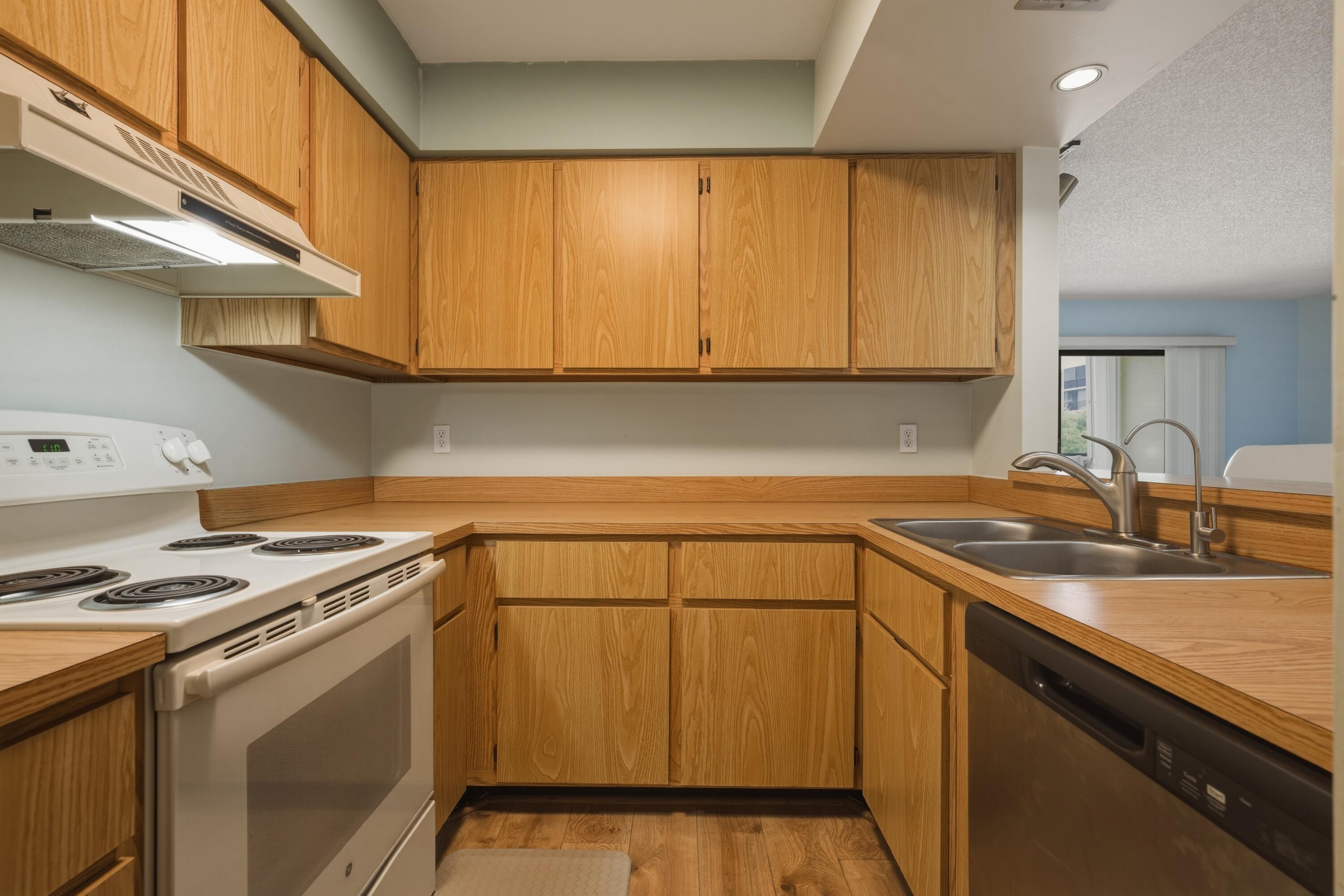 CYPRESS BEND CONDOMINIUM III - Residential