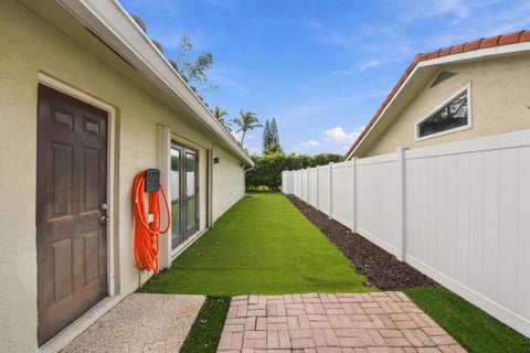Tiny photo for 8928 Escondido Way E, Boca Raton, FL 33433 (MLS # B26088961)