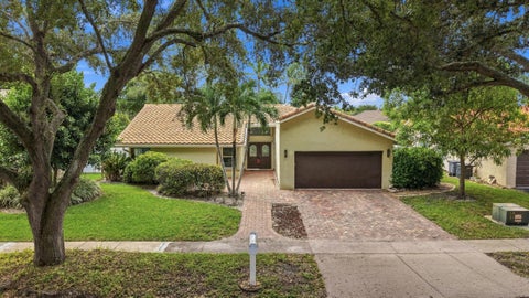 Photo of 8928 Escondido Way E, Boca Raton, FL 33433 (MLS # B26088961)