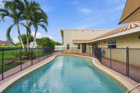 Tiny photo for 8928 Escondido Way E, Boca Raton, FL 33433 (MLS # B26088961)