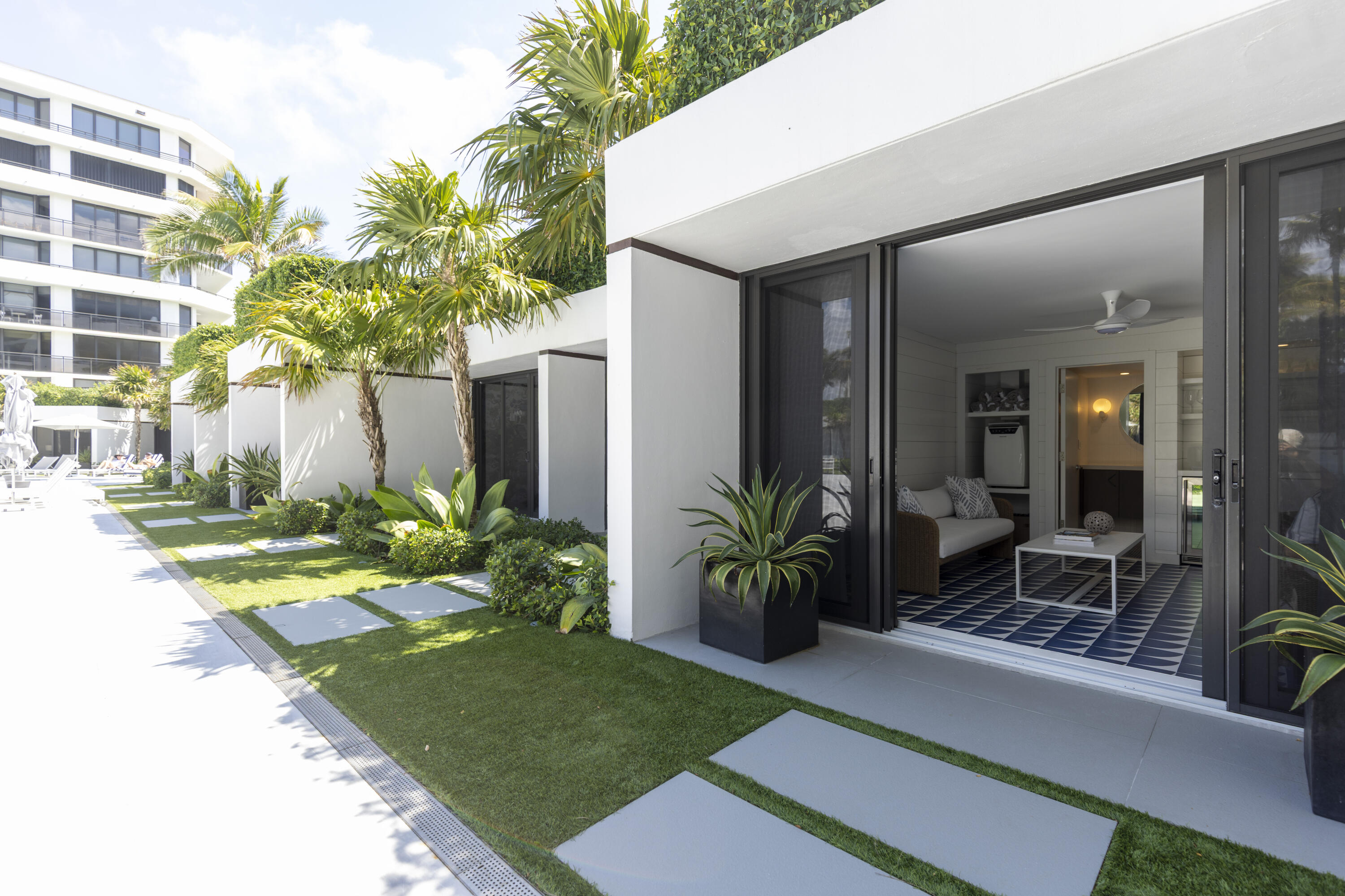 PALM BEACH HAMPTON CONDO - Residential