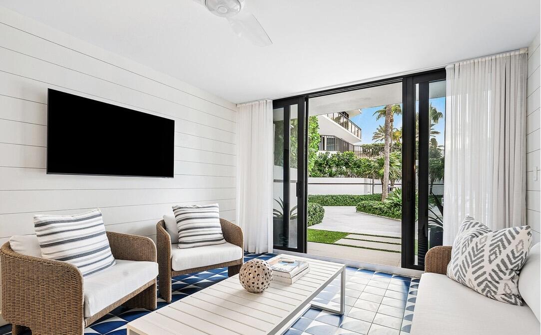PALM BEACH HAMPTON CONDO - Residential