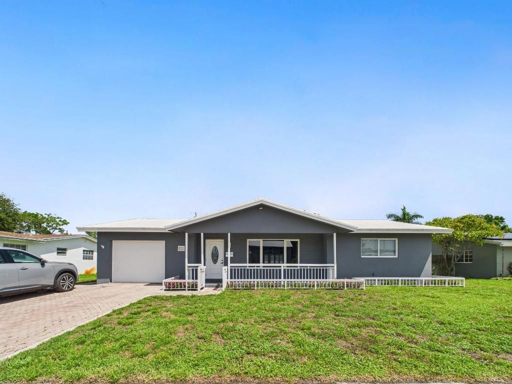 Photo of 257 SW 5th Street, Boca Raton, FL 33432 (MLS # R11121490)