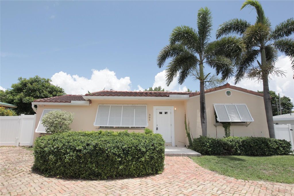 Photo of 305 Gulfstream Drive, Delray Beach, FL 33444 (MLS # F10492217)