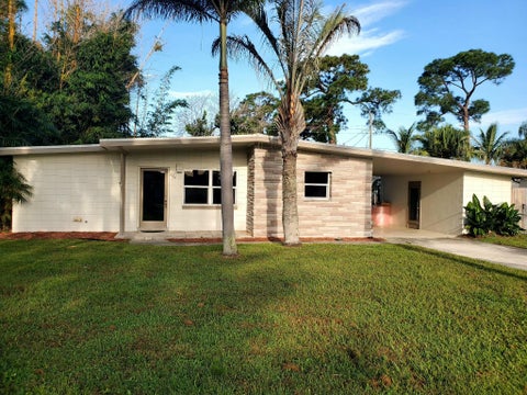 Photo of 406 POPLAR Avenue, Port Saint Lucie, FL 34952 (MLS # B26074978)