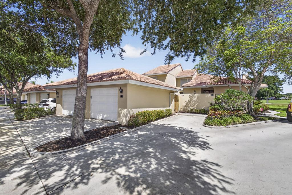 Photo of 259 Old Meadow Way, Palm Beach Gardens, FL 33418 (MLS # B26020596)