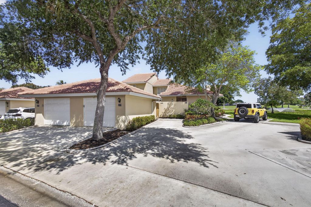 Photo of 259 Old Meadow Way, Palm Beach Gardens, FL 33418 (MLS # B26020596)