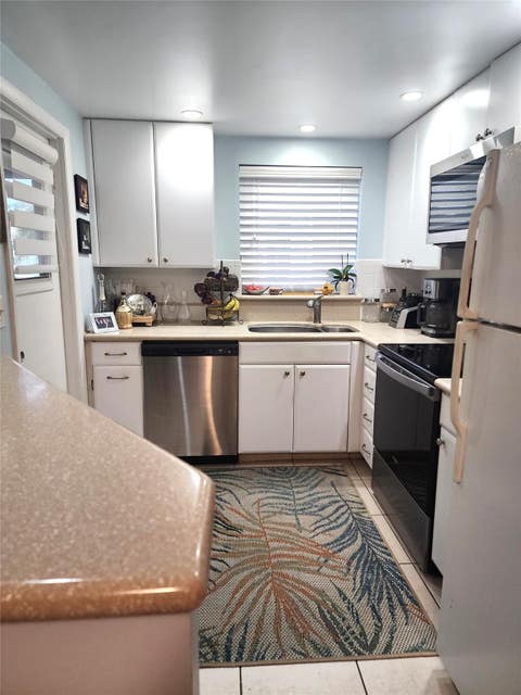 Tiny photo for 804 SE 7th Street #101, Deerfield Beach, FL 33441 (MLS # F10556743)