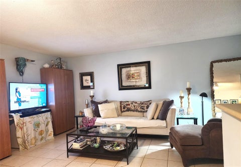 Tiny photo for 804 SE 7th Street #101, Deerfield Beach, FL 33441 (MLS # F10556743)
