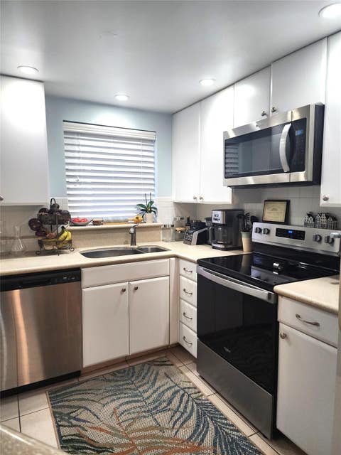 Tiny photo for 804 SE 7th Street #101, Deerfield Beach, FL 33441 (MLS # F10556743)