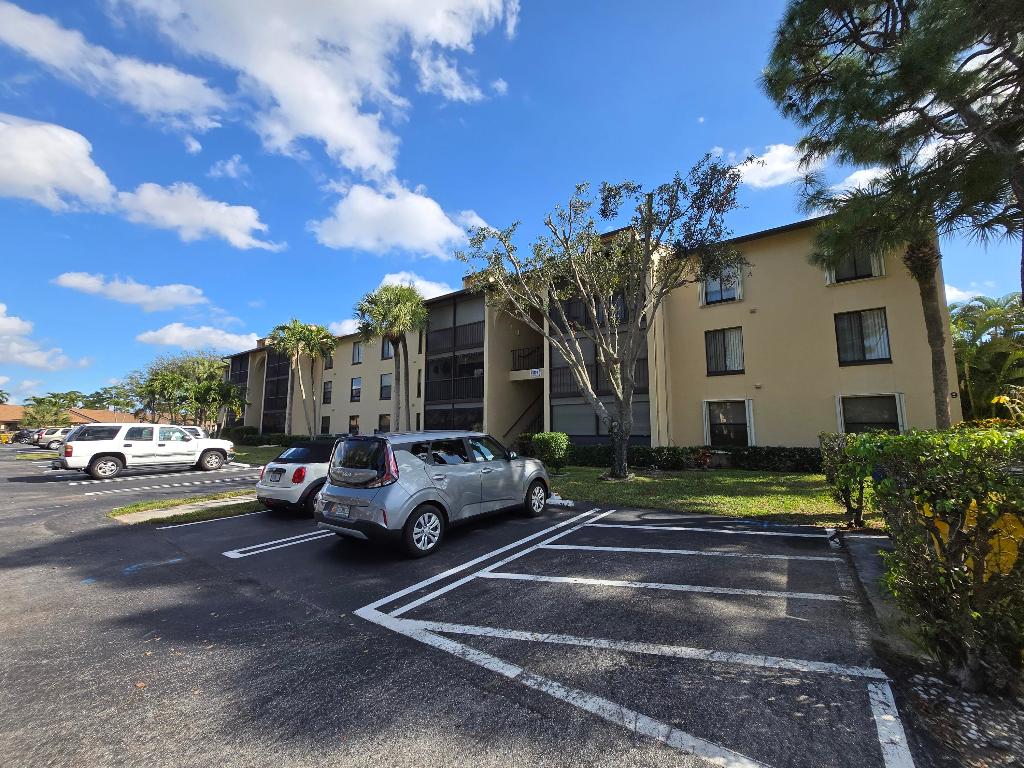 PINE RIDGE NORTH VILLAGE IV CONDO - Residential