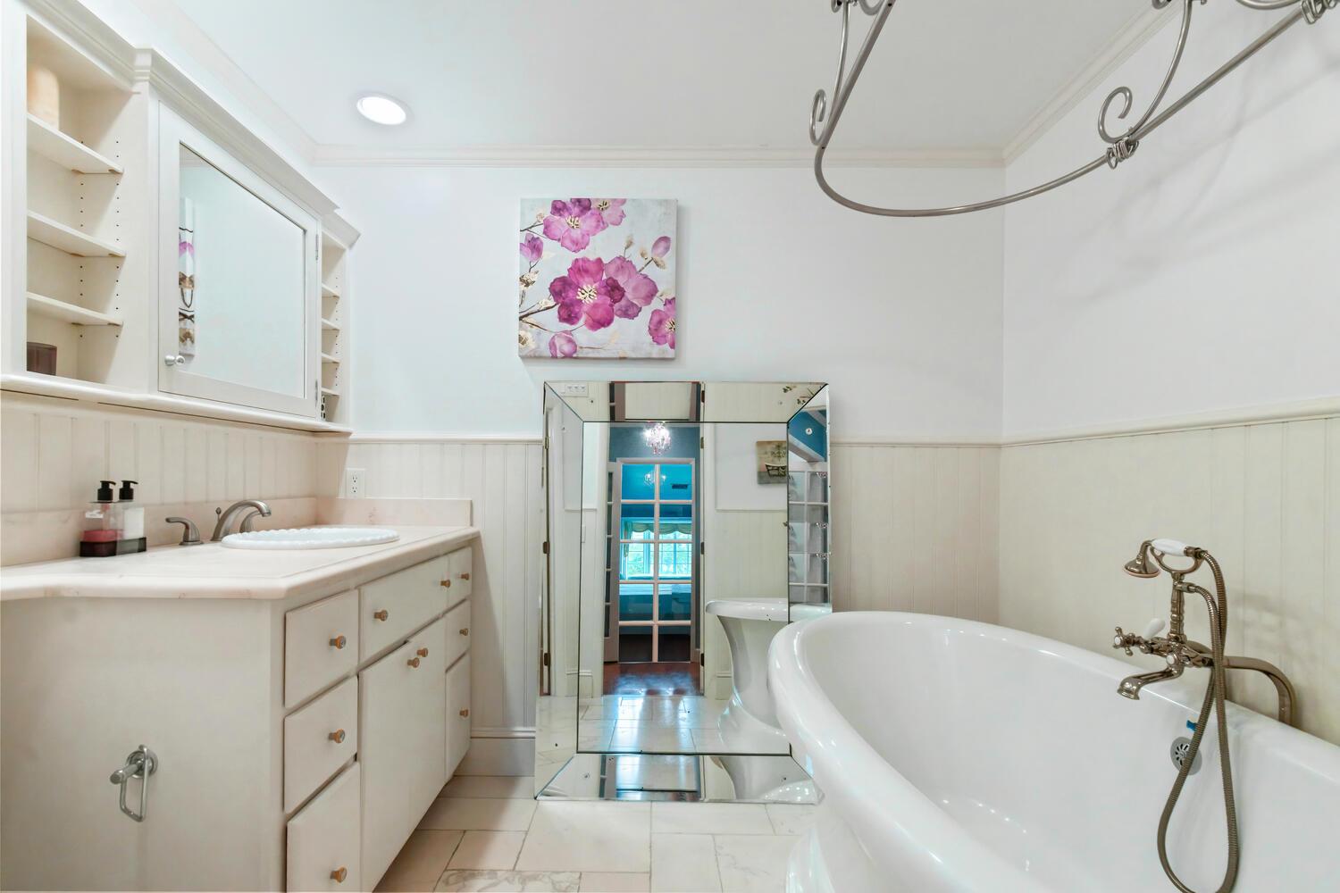 CARRIAGE HOUSE CONDO - Residential