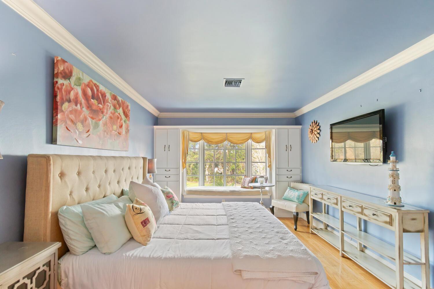 CARRIAGE HOUSE CONDO - Residential