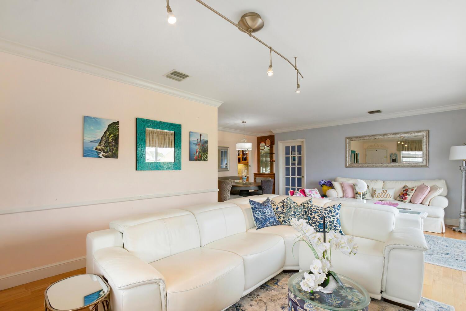 CARRIAGE HOUSE CONDO - Residential