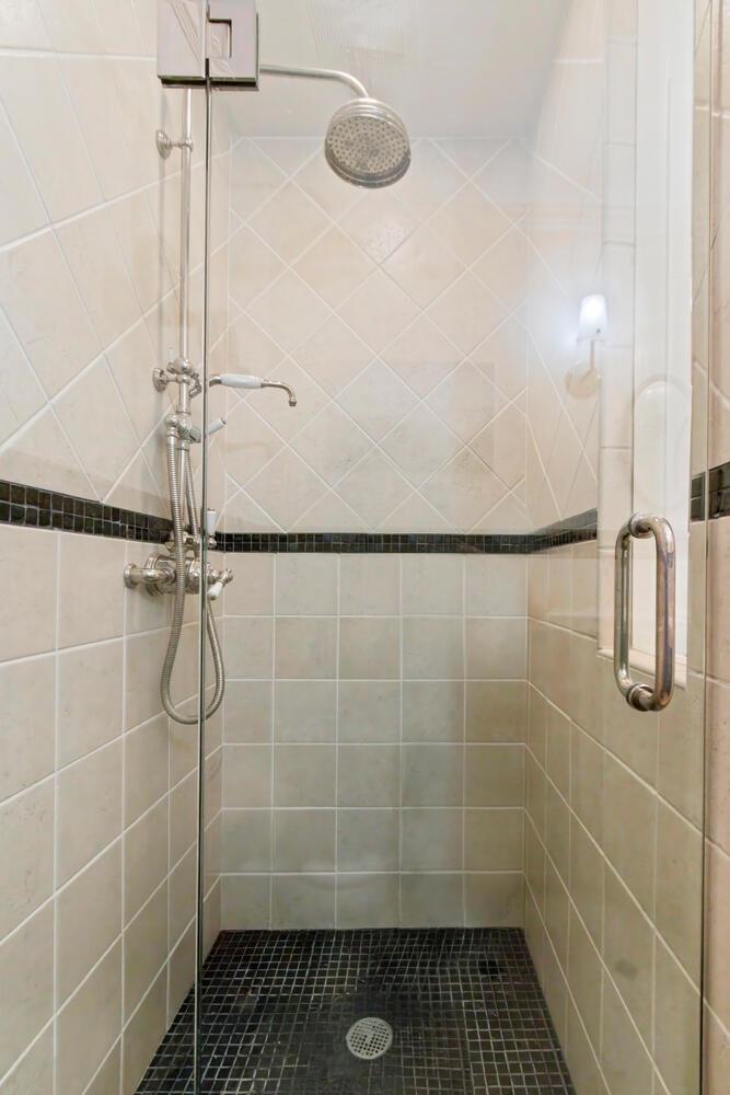 CARRIAGE HOUSE CONDO - Residential