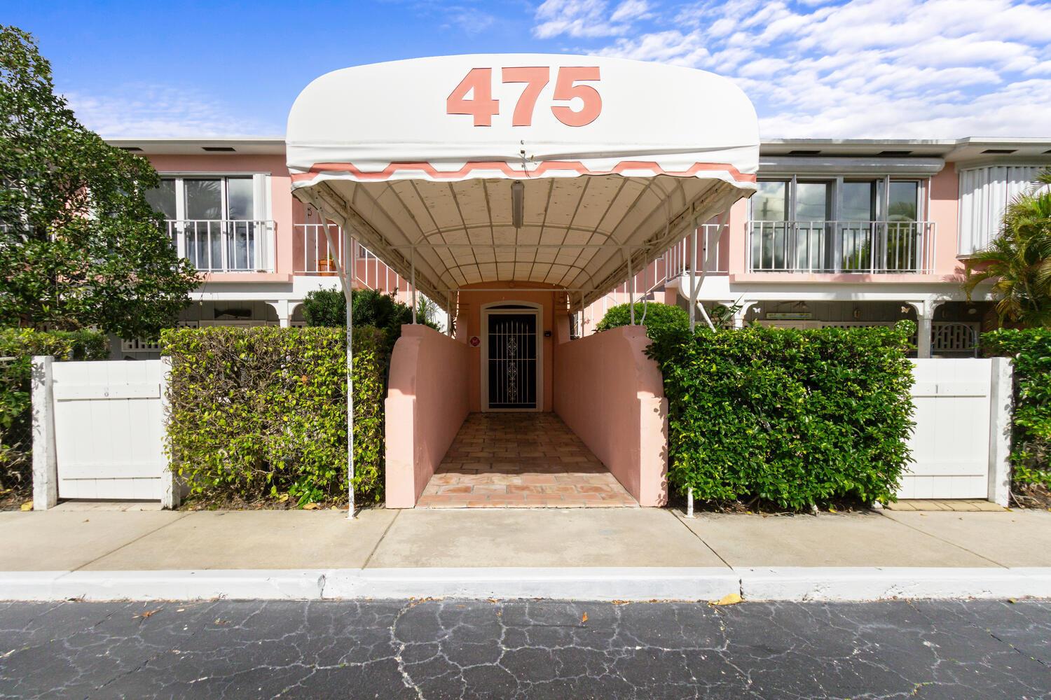 CARRIAGE HOUSE CONDO - Residential