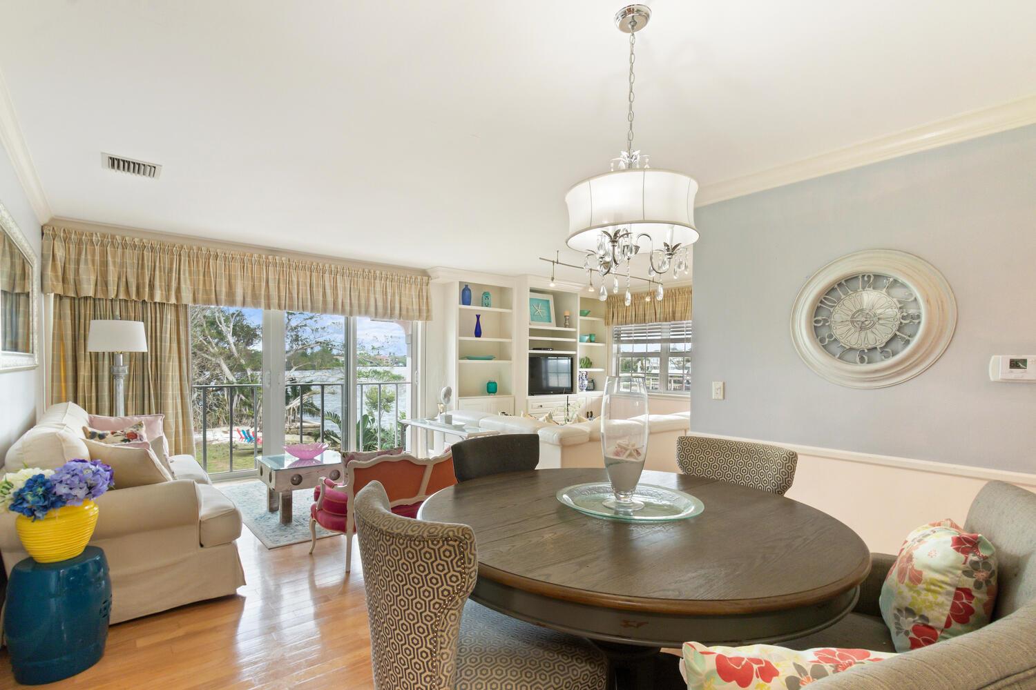 CARRIAGE HOUSE CONDO - Residential